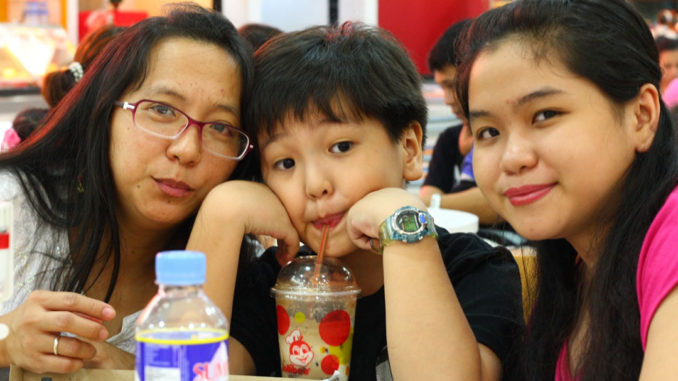Weng-Rosales-and-kids-1