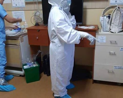 filipino-nurse-wearing-ppe-by-fna